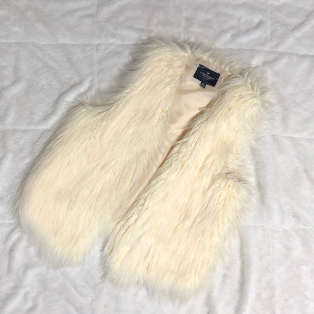 AMERICAN EAGLE SIZE MEDIUM FURRY VEST